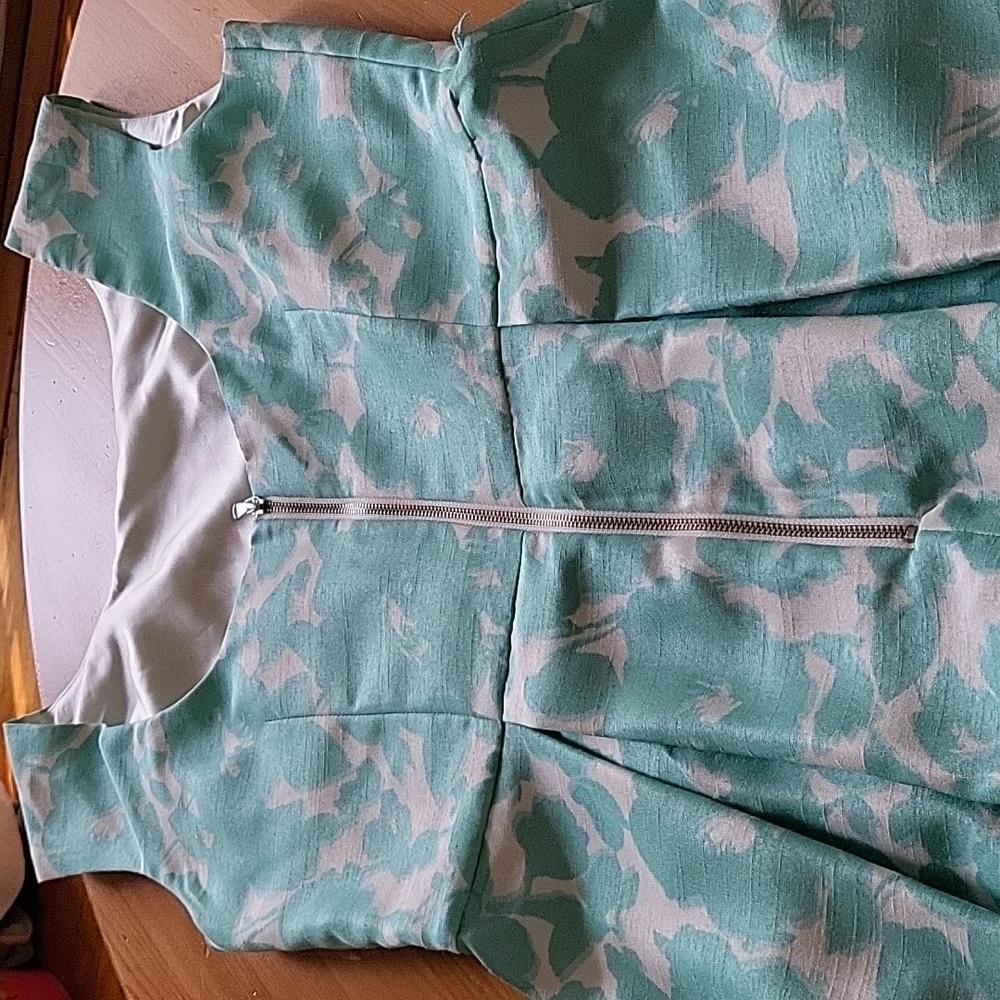 Dress - Picture 3 of 6